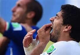 VicBaezS's tweet photo. FIFA suspende a Luis Suárez por 9 partidos y 4 meses, perderá el resto del Mundial #Brasil2014 por morder oponente http://t.co/D6ppmW6Mmd
