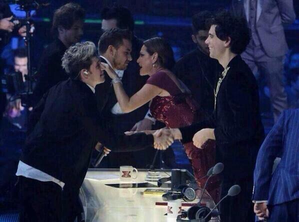 LosetoJade's tweet photo. Mika y'a l'air tout émerveillé en voyant Niall mdr http://t.co/jpUt2atfuj