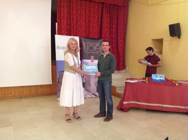 CGGrazalema's tweet photo. La Vicepresidenta de Diputación de Cádiz, Mercedes Colombo, entrega las placas con los códigos QR http://t.co/l5wKcUt24G