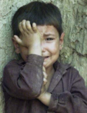 "مسح رأس اليتيم "
.. شكا رجل لـ رسول الله ﷺ قَسوَة قلبه
فقال له
"إن أردت تليين قلبك فأطعم المسكين، وامسح رأس اليتيم "