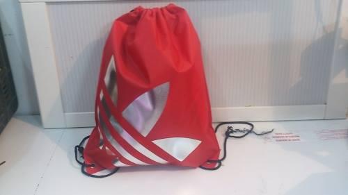 ladyvents's tweet photo. Mochila adidas roja y plateada http://t.co/6UFlHnmYFZ