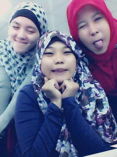 Vhoetzchiem's tweet photo. bahagia ku saat bersama kalian @CahyaniPL @anadyasia :* http://t.co/3PItGHj4G7
