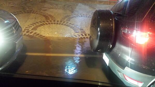 pkmetyk's tweet photo. Gutter level flood at P. Ocampo extension plus heavy traffic @TVPatrol http://t.co/GOjZmurBPs