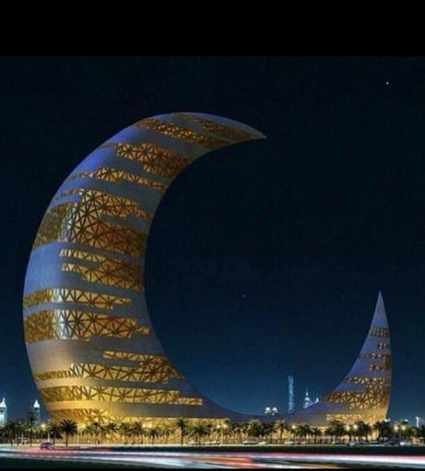 _Paisajes_'s tweet photo. Preciosa torre que simula la Luna creciente en #Dubai http://t.co/h8T4Y8IDDZ