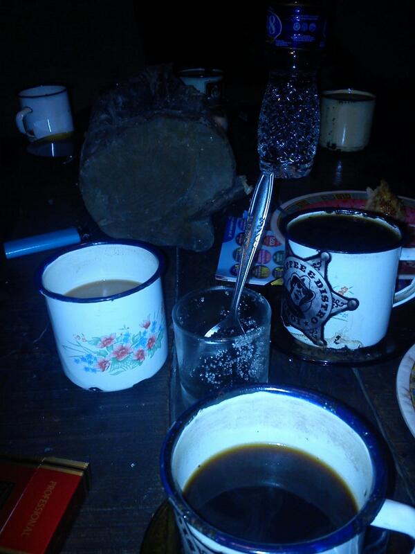 Pejuang samar samar menikmati kopi!