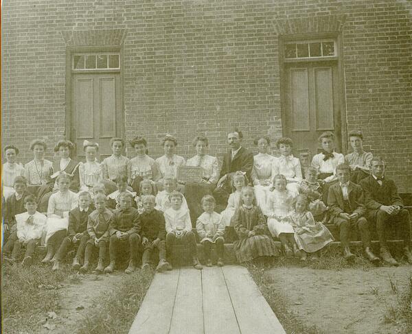 YRDSB's tweet photo. #throwbackthursday  Old Armitage School, 1903, on Yonge Street south of Mulock. The school was closed in 1969. http://t.co/Is1AzcPlTg