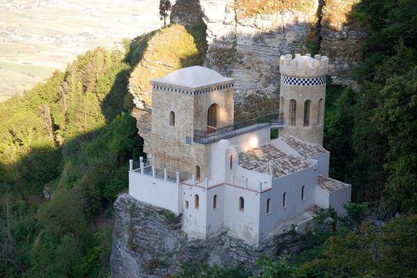 Trapani ed Erice uniti per la Pace !!! #flyforpeace #freccetricolore #luglio2014
goo.gl/mQgDvK