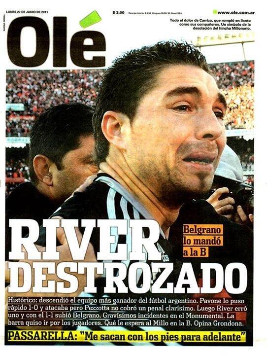 AgenciaTelam's tweet photo. Los hinchas de Boca recuerdan el descenso de River en las redes http://t.co/U0FeHOBhro http://t.co/TyLNmuiW0C
