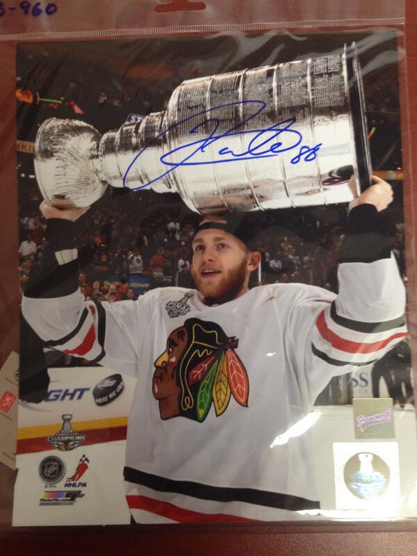 FrameworthSport's tweet photo. Here is the signed photo of #Kane I will giveaway if the #USA win OR tie today! RT this to be eligible to win it http://t.co/Fr8nvlr7Qo