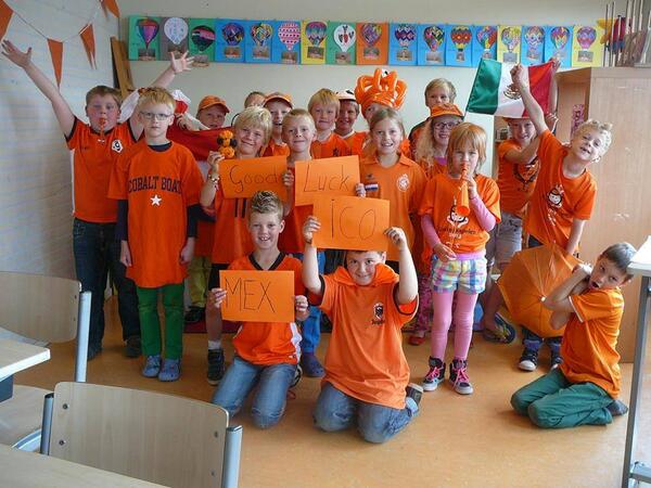 Los niños de la escuela "De Schalmei" de Friesland, Holanda, nos mandan un mensaje.