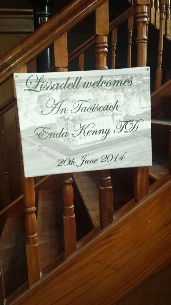 Emily20_Marie's tweet photo. Just missed Enda @joanleonard23 #endakenny http://t.co/MQQz1NnFrv