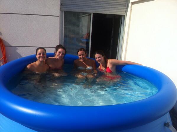 EstefannyMt's tweet photo. Un poco de relaxing...please😜 @claudiamamo @LydiaAbarca  @lidiaruz88 #ymañanavacaciones 🏊☀️🍷🍦#happy😀 http://t.co/NAOB1MnnWx