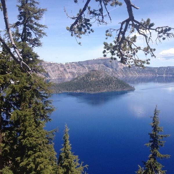 NatlParksPhotos's tweet photo. #wizardsisland #craterlake #morningviews #oregon #nationalparks #adventure #vanlife #blueeeeeee by airic_wolff http://t.co/NFTlhNVd2O