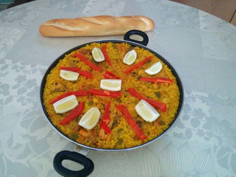 mpollitob's tweet photo. Paella al estilo Paco @dieguitooatm @desy1023 http://t.co/L8zpCrS3Or