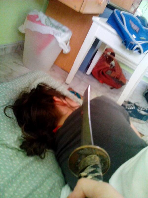 gerruiz94alonso's tweet photo. Echando pacíficamente la siesta con @EstherGonzz #Madrid #pacefully #myhyv http://t.co/tGH5RINHED