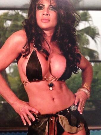 Hello world.... At franks this wk come party with me!!! http://t.co/6vKmJLLXWK