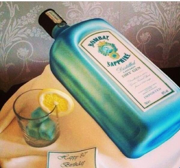patrigles's tweet photo. He encontrado la tarta perfecta pa mi cumple @4evertroquelin @marijosepc @marcosmorell #my2favoritethings #cake #gin🙆 http://t.co/vy5d6obcem