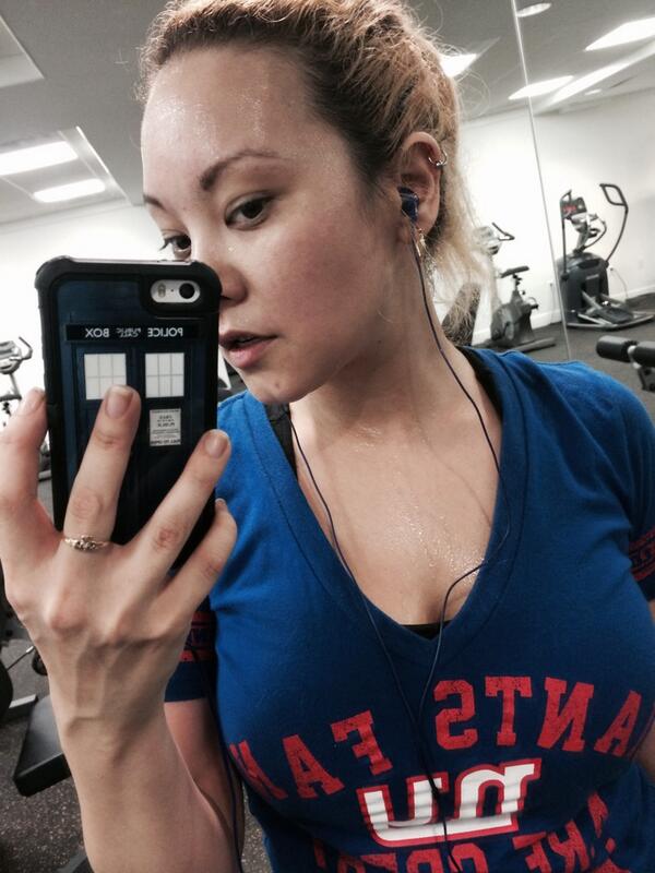 AniMiaOfficial's tweet image. Sweaty #gym #workout #hatethis #saveme
