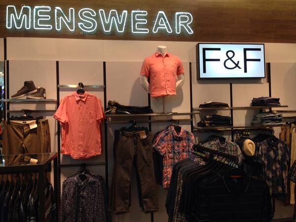bagshaw2112's tweet photo. Robins Department store Hanoi Vietnam #globalF&F http://t.co/Lz3k7m0CIQ