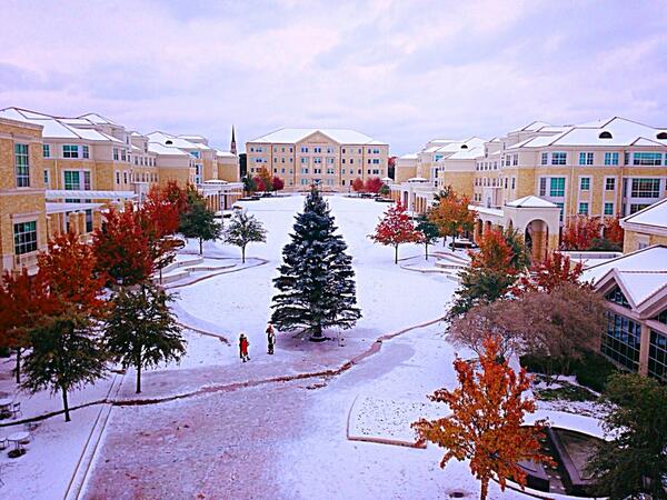TCUCampus's tweet image. #tbt to our last ice/snow storm. #TCUCampus #TCU