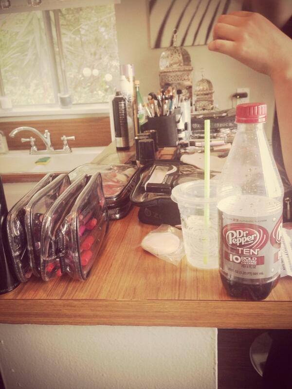 Working!!!!!
<a href="/makeupbylysette/">Lysette Castellanos</a> 
<a href="/guiniushair/">Gui Schoedler</a>