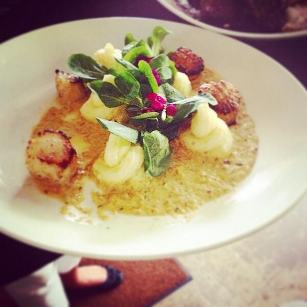 DuosLounge's tweet photo. Weathervane Scallops #delish #summermenu #datenight #seattlehh #happyhour #thirstythursday #westseattle #duoslounge http://t.co/UQkwgoCPbf