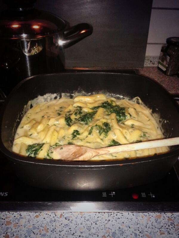 jaeckle14's tweet photo. Fleißig am kochen:) http://t.co/Tjkw1qmuxw