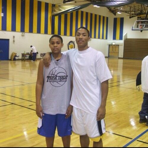 gowherehiphop's tweet photo. Sidenote: @JabariParker could've chosen any photo for his avi, yet chooses this ill throwback with @DRose #CHIgofirst http://t.co/5taZvPyCdo