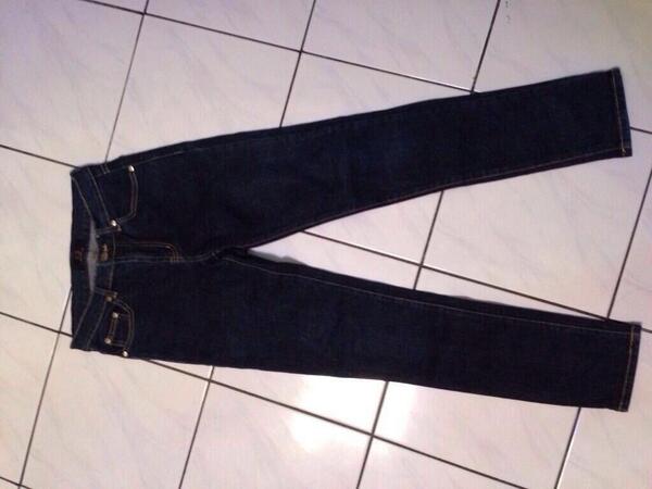 Variable_shop's tweet image. Barter/sell jelana jeans. Sell via atm: 50k. Via pulsa 80k. Buat anak smp ke atas. New ga pernah dipake sama sekali.
