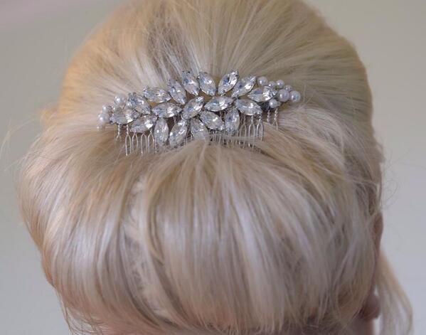 amythompson1407's tweet photo. 1 of my bespoke headpieces on a beautiful bride....she loved it ❤️👰 http://t.co/FTthswIAkU