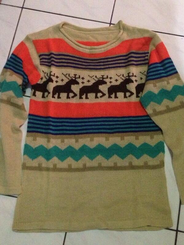 Variable_shop's tweet image. Barter/sell sweater. Via atm : 60k. Via pulsa 90k. Belom ongkir. New ya