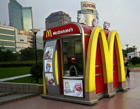 _Paisajes_'s tweet photo. Este es el McDonalds más pequeño del mundo, en Shangai. #curiosidades http://t.co/rNIpL6FSl8