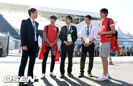 140626 Minho @ Partido 'Belgica vr Corea' Copa del Mundo 2014 BrFGqEzIAAEJeJN