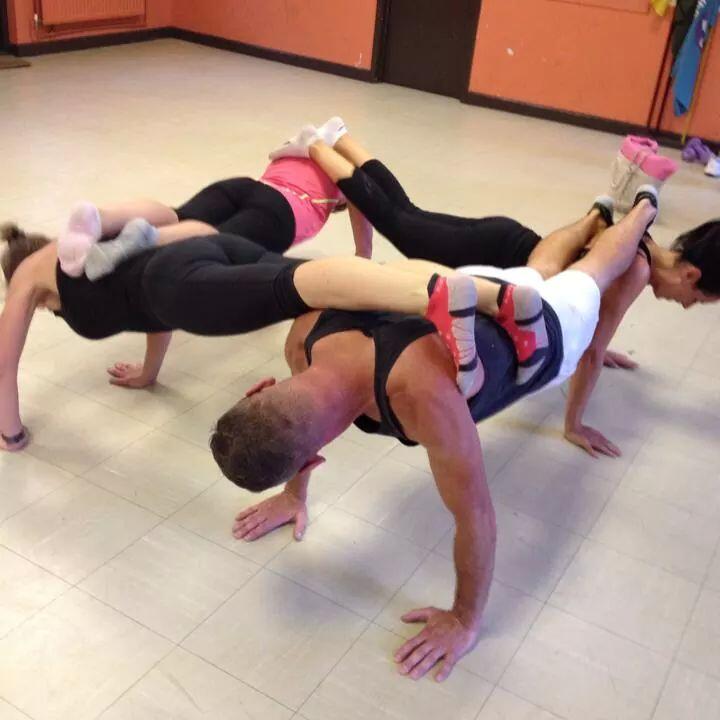 Twin VS Twin Extreme Yoga Challenge + 4 Person Yoga Poses | Twinrobats -  YouTube