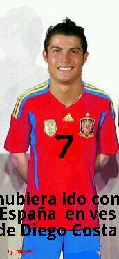 divigo300412's tweet photo. @vive_brasil  Cristiano Ronaldo dándose de topes por no naturalizarse Español jajajajjajjaja http://t.co/1zBR7XAjyd