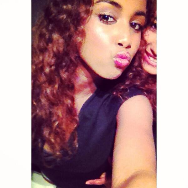 "@LikeMeriam: “<a href="/cawoyasmine/">insta ; --</a>: RT @RinaLolzz: { Citeer deze tweet met een selfie } ”"