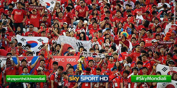 SkySport's tweet photo. Colpo d'occhio incredibile a San Paolo. La tribuna coreana è caldissima! #CoreaBelgio 0-0 #SkyMondiali http://t.co/dq37IHdx7d