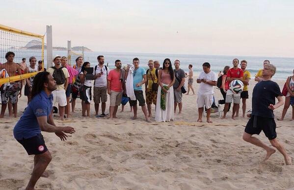 Arsene Wenger has been running, playing beach footy in Brazil before Arsenals pre season training BrFSbAkIIAEB36Z Arsene Wenger has been running, playing beach footy in Brazil before Arsenals pre season training