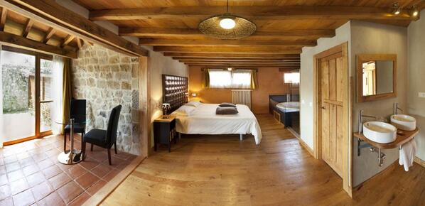 LaPosadadeSomo's tweet photo. Regalamos noche+desayuno en villa con jacuzzi XXL Para participar RT Y Siguenos Info en http://t.co/GqfdVGwSCa http://t.co/tqfUVI70cm