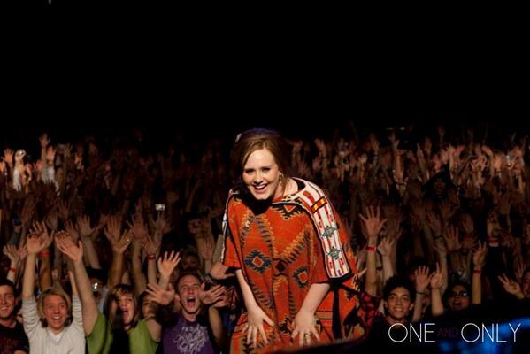 raise ur hands if you want Adele to release a new album.