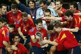 Guerrerofutsal's tweet photo. ¿Los recordáis? Una selección que nos hacía disfrutar, vibrar...que nos hizo que nos enganchásemos al fútbol sala http://t.co/M7fzFiFcZ6