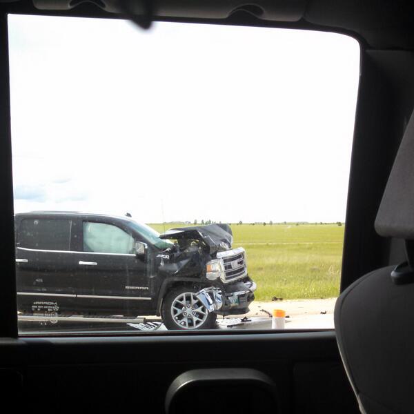 Ninja_uG's tweet photo. Saw this happen right in front of me on my way to Winnipeg. Glad everyone was okay! http://t.co/UTvoB5rhmG