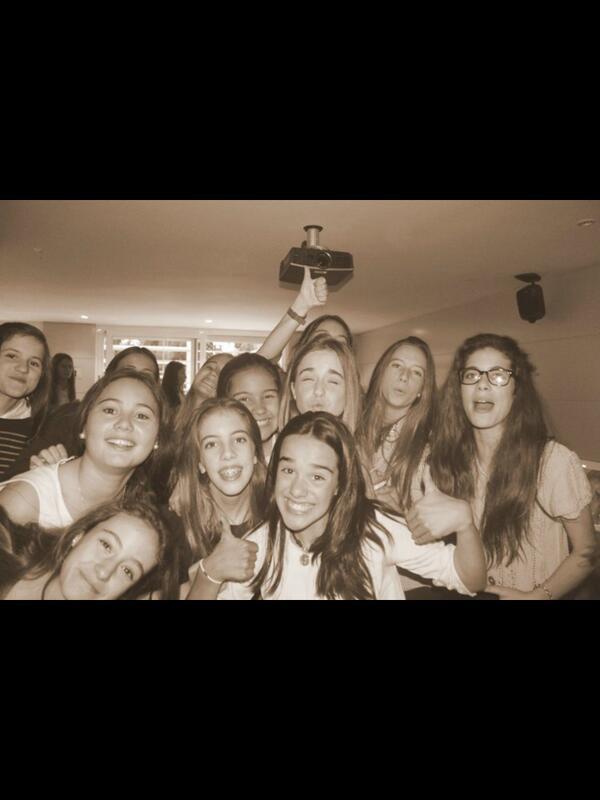 patirivas98's tweet photo. Porque la belleza se tiene desde siempre @RocioAV_ @lucia_guiodv @Iciar_22 @Loremb_5 @BegoPiedrola @AlmuEdge @Lutgi http://t.co/aSKHAsxgtu