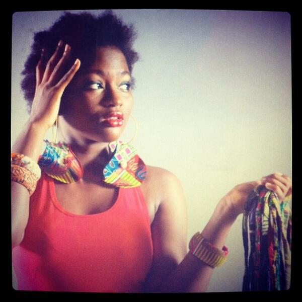 BadBeninois's tweet photo. Nappy et jolie. Le cocktail gagnant. #BadBeninois @MomoadjibiMonia http://t.co/3t0BLuuHrr
