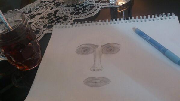 MarjoDSLove's tweet photo. #Drawing #Face http://t.co/vLQvrGtTN9