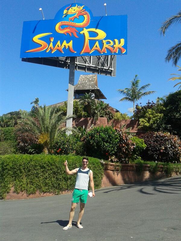 Regi_andres's tweet photo. Estupendo dia en el Siam Park @j_alex17 http://t.co/MPFiMhlGDv