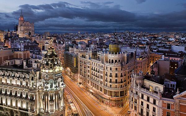 SecretosdeMadri's tweet photo. Madrid de noche, la ciudad hecha poesía ¡hasta mañana! (Foto de netjcmv) http://t.co/ZfSO6hCI3i