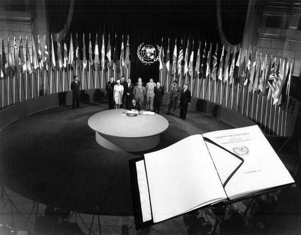 Устав оон приняли. Устав ООН 1945 года. Учреждение ООН 1945. Конференция Объединенных наций в Сан-Франциско 1945. Подписание устава ООН 1945.