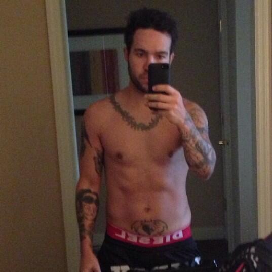 fraudhuman's tweet image. Felt the need to grace the twitterland with this before I shower~ enjoy.