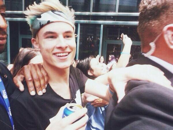 vintxgefranta's tweet image. #o2lfollowparty
🌙Rt 

🌙Follow those who rt

🌙Gain mutuals

🌙Look at how happy Kian is aw